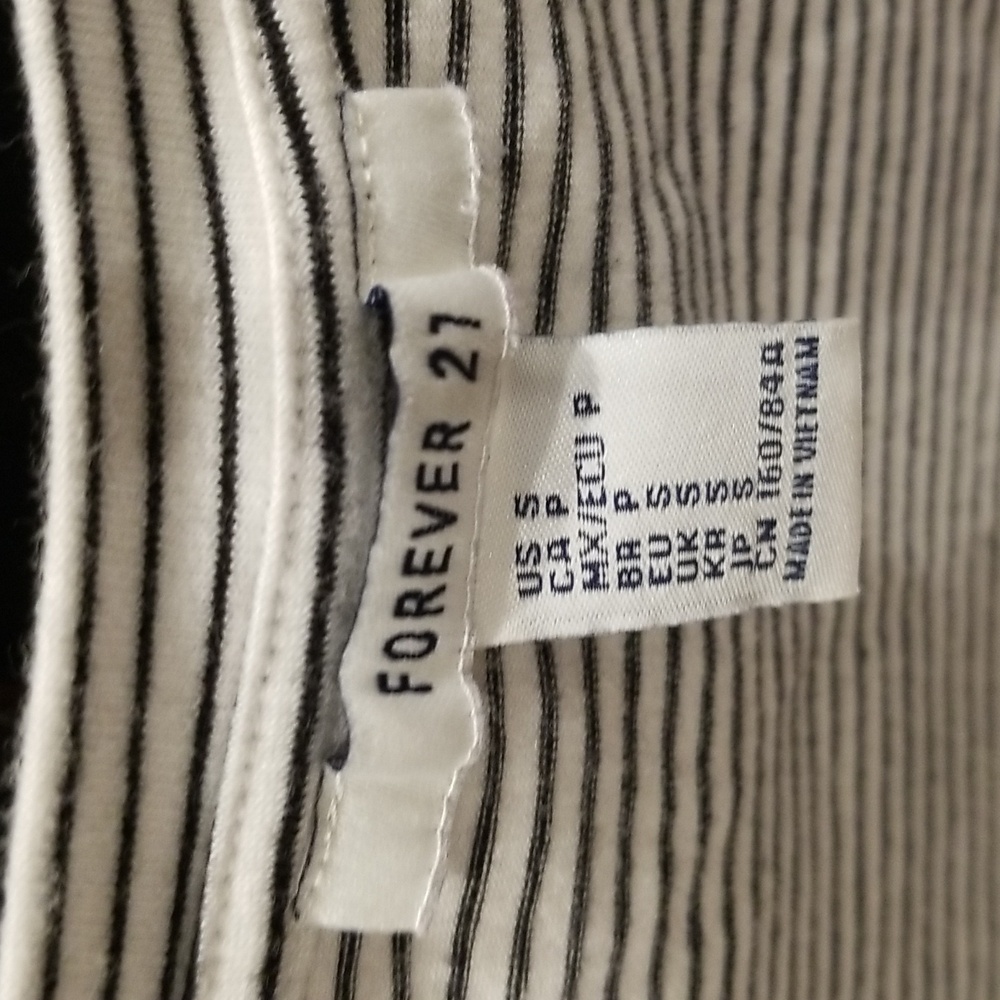 Forever 21 Black and White Striped Crewneck Graphic Tee Size S - Picture 6 of 16